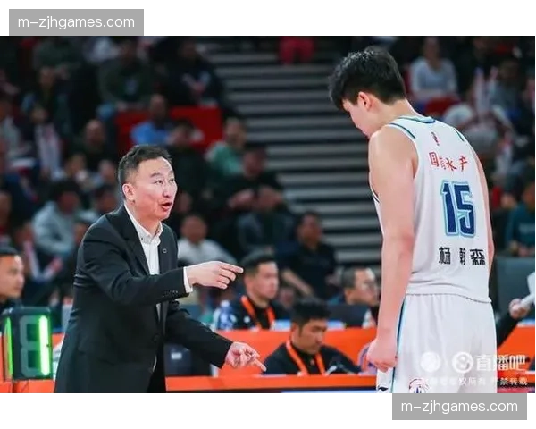 青岛杨瀚森高位策应 刘维伟构建内外连线体系