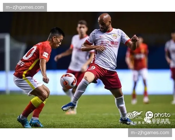 阿奇姆彭单刀制胜效率关键 海港防线被反复冲击显漏洞